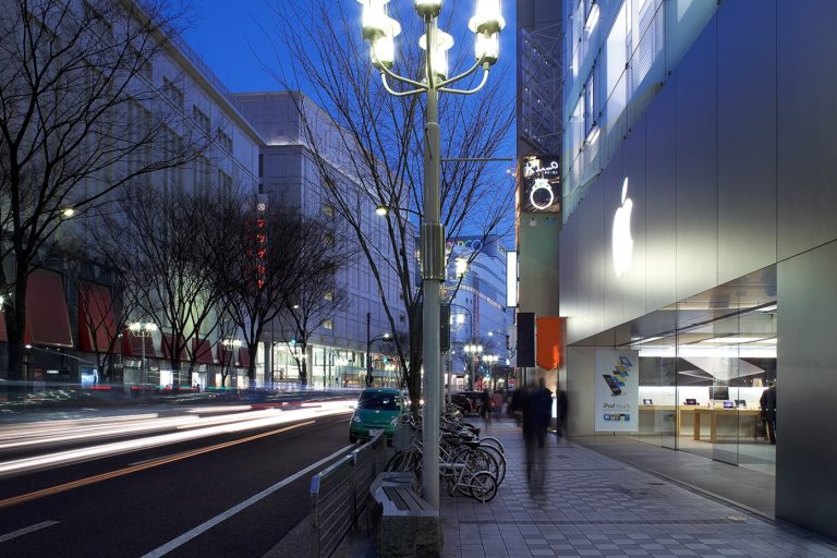 Apple Store in Japan JELCY