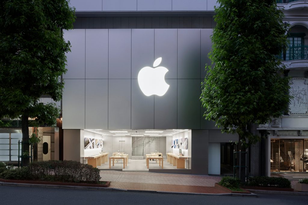 Apple Store in Japan JELCY